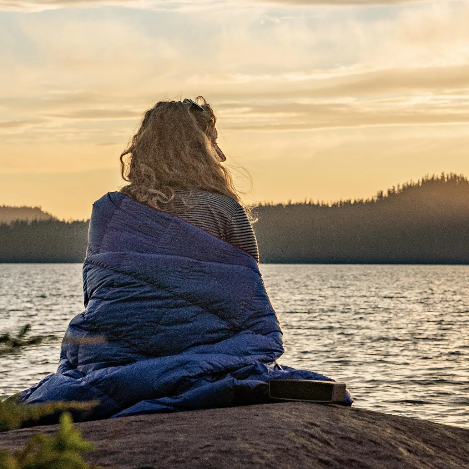 Horizon Hound Down Camping Blanket - Outdoor Travel Quilt | Sustainable, Insulated, Lightweight & Warm Gear for Sleep, Camping, Stadium, Hiking & Festivals | Water Resistant, Packable & Compact